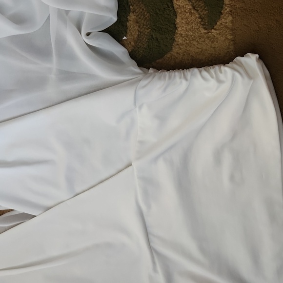 NWT! Bebe split chiffon sleeve spandex body - Picture 2 of 16